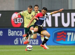 Milan perdió con Udinese y cada vez más se aleja de puestos europeos.