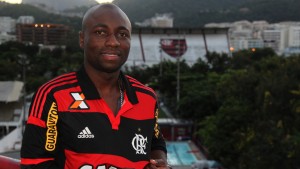 Armero posa con su nueva camiseta