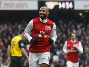 Henry: “Arsenal no puede ganar la Premier con Giroud de delantero”