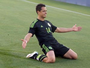 "Chicharito es un delantero de nivel mundial", Herrera