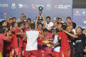 Huracán derrotó 1-0 a River y ganó la Supercopa Argentina