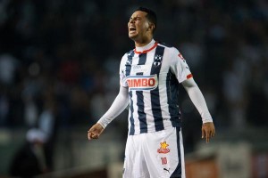 El mediocampista colombiano Edwin cardona sigue marcando golazos en méxico