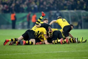 Celebración del gol deL eterno capitán DEL BORUSSIA DORTMUND sebastian KehL