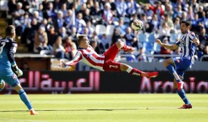 el Atleti vence 1-2 al Dépor en Riazor. Griezmann firmó un golazo de tijera.