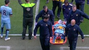Manchester City: David Silva salió con oxígeno tras brutal codazo que recibió