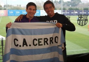 Lionel Messi en diálogo con Rafa Cotelo, conductor del programa uruguayo 'Por la camiseta' que estrenó el Canal 10, recibió una oferta para jugar en el fútbol de Uruguay.