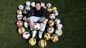 Leo ocupa la portada de la nueva tapa de la revista Barça y elige su primer ‘hat trick’ al Madrid como el más especial
