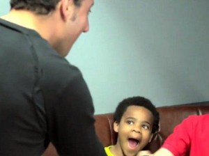 La curiosa reacción de un niño al conocer a Cazorla. Las emociones que genera el fútbol:
