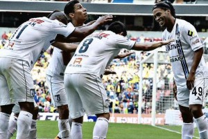 Hoy será recordado como el día en que el Estadio Azteca se rindió ante Ronaldinho