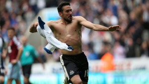 Newcastle derrotó 2-0 a West Ham y salvó la categoría gracias al argentino Jonás Gutiérrez
