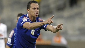 Cruzeiro clasificó a los cuartos de final tras vencer por la vía de los penales a su similar de Sao Paulo en el estadio Mineirao