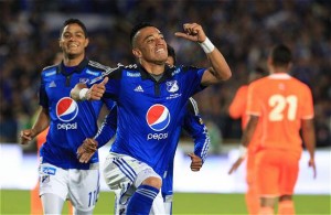 Millonarios goleó 4-0 a Envigado en El Campín y quedó muy cerca de llegar a las semifinales de la Liga Aguila