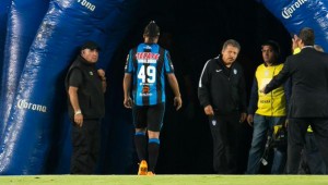 Ronaldinho se molestó por salir de cambio y decidió marcharse del estadio antes de que terminara el Pachuca vs Querétaro.