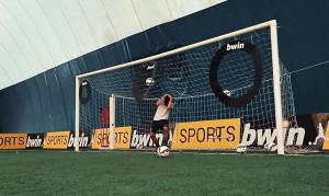 TALENTO A PRUEBA. El desafío de tiros libres entre la @juventusfc y @freekickerz.