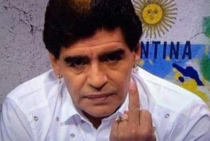 "Los buenos se van a quedar. De los malos me voy a encargar personalmente" fRASES DE MARADONA
