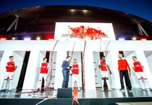 Arsenal da a conocer su nuevo uniforme para la temporada 2015-2016