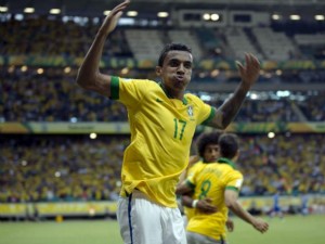 Luiz Gustavo no disputará la Copa América