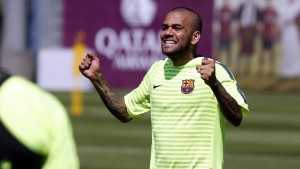 Dani Alves renueva con Barcelona