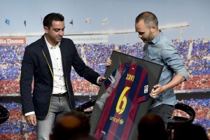 El emotivo discurso de despedia de Iniesta a Xavi Hernández