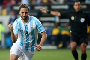 Festejp Higuaín, autor del primer gol de #ARG ante Jamaica