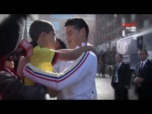 Increible gesto de James Rodríguez con niño aficionado • Copa América