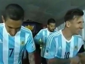 ¿Hicieron reír a Messi y Di María las consignas del Tata Martino?