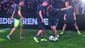 Özil y Ander Herrera vs los skilltwins