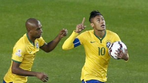 Espectacular doble sombrero de Neymar a un peruano