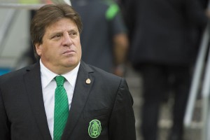 Herrera habría golpeado a periodista en aeropuerto de Filadelfia