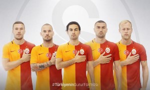 nueva camiseta nike mitad amarilla mitad roja del galatasaray de turquia temporada 2015-16