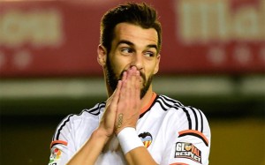 Negredo ya del Valencia luego de que el club 'Ché' optara por la opción de compra del delantero ibérico