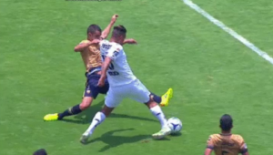 torcedura de tobillo de edwin cardona en la derrota de monterrey ante pumas