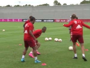 #BayernMúnich: #ArturoVidal sufrió tremendo 'caño' de bienvenida