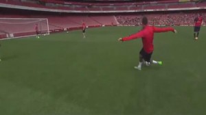 Koscielny marca un golazo de rabona en el entrenamiento del Arsenal