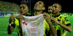 Arzuaga le pide matrimonio a su novia tras marcar un gol
