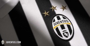 Juventus presentó los uniformes que portará en la temporada 2015/16.