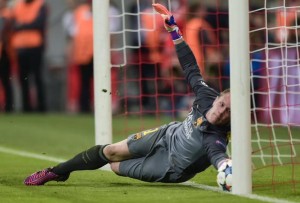 increíble doble parada de Ter Stegen ante Lewandowski