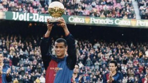 Rivaldo: "Si compitiera en plenitud ahora, marcaría más goles que Messi y Cristiano y ganaría varios balones de oro".