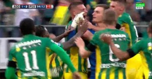 Martin Hansen, guardameta de ADO Den Haag, marcó este golazo de tacón en el último minuto ante el PSV por la primera fecha de la liga holandesa.