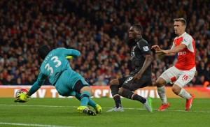 Petr cech figura con el Arsenal en el empate ante el Liverpool