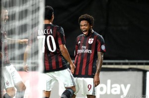 espectacular combinación bacca y luiz adriano en el ataque del milan