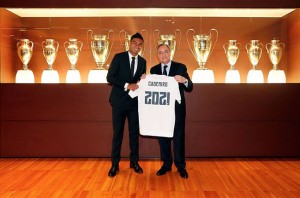 Casemiro renueva con el Real Madrid hasta 2021