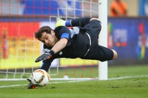 Iker Casillas​ encaja su primer gol en liga con el FC Porto​.