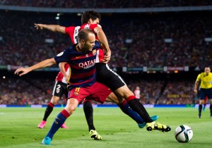 Andrés Iniesta contra el Bilbao