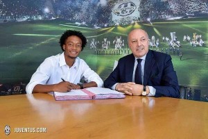 Juan Guillermo Cuadrado firma con la Juventus