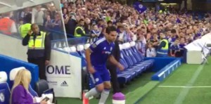La ovación de la afición del Chelsea a Radamel Falcao en Stamford Bridge