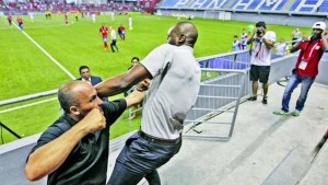 MOMENTO EXACTO de la BRUTAL PELEA entre Paulo Wanchope y un Seguridad en Panamá