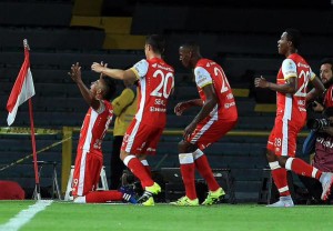 Santa Fe avanzó en la Copa Sudamericana con triplete de Wilson Morelo