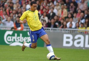 Dunga convocó a Ricardo Oliveira (Santos) para sustituir a Firmino en los partidos ante Chile y Venezuela.