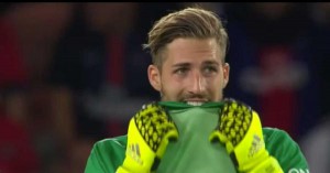 el delantero del Bordeaux, Wahbi Khazri, aprovechó un error del arquero del PSG, Kevin Trapp, que se durmió a la hora de rechazar un balón